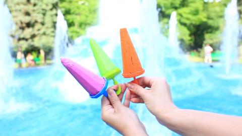  DIY Rainbow Colored Frozen Chalk